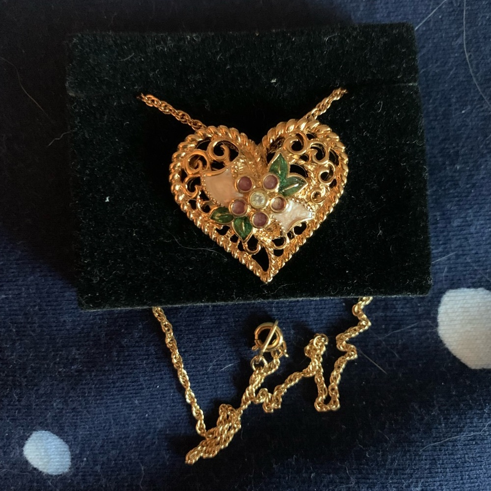 Vintage 1992 Avon Sweet Memories Pin Pendant Heart Gold Tone Necklace Floral